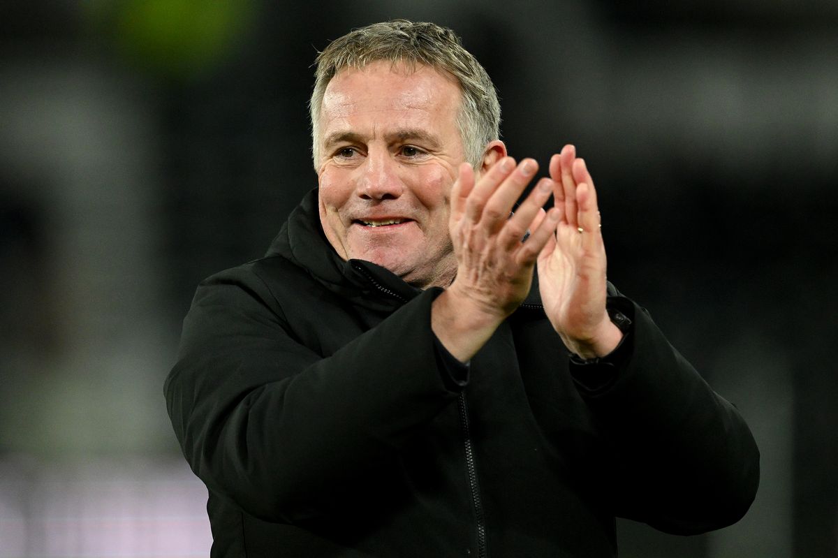 Wrexham manager Phil Parkinson applauds fans