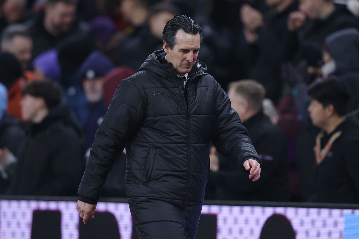 BIRMINGHAM, ENGLAND - JANUARY 18: Unai Emery, head coach of Aston Villa, looks dejected during the Premier League match between Aston Villa and Everton at Villa Park on January 18, 2026 in Birmingham, England. (Photo by James Gill - Danehouse/Getty Images)