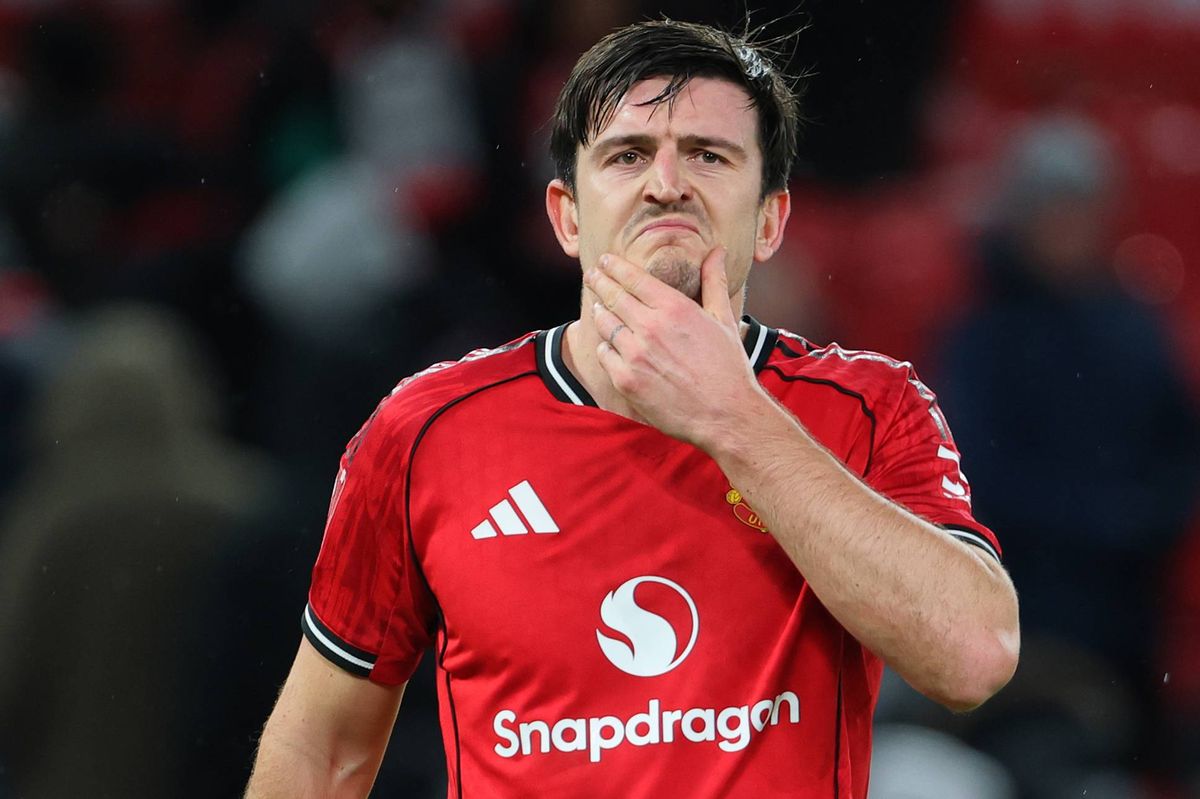 Harry Maguire holds his chin with his left hand