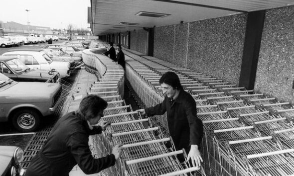 Manchester 50 years ago: Fascinating photos offer a snapshot of life in 1976