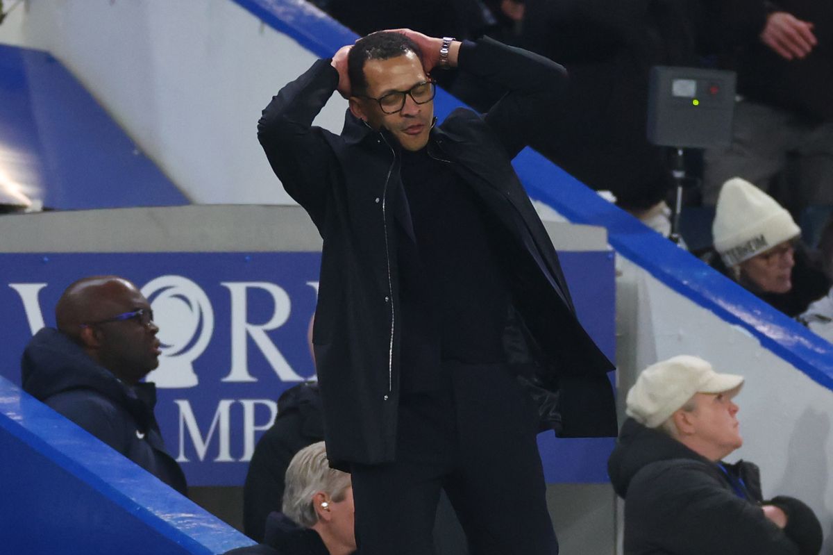 Liam Rosenior has been questioned for his Viktor Gyokeres gesture during Chelsea vs Arsenal