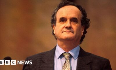 Mark Tully, the BBC's 'voice of India', dies aged 90
