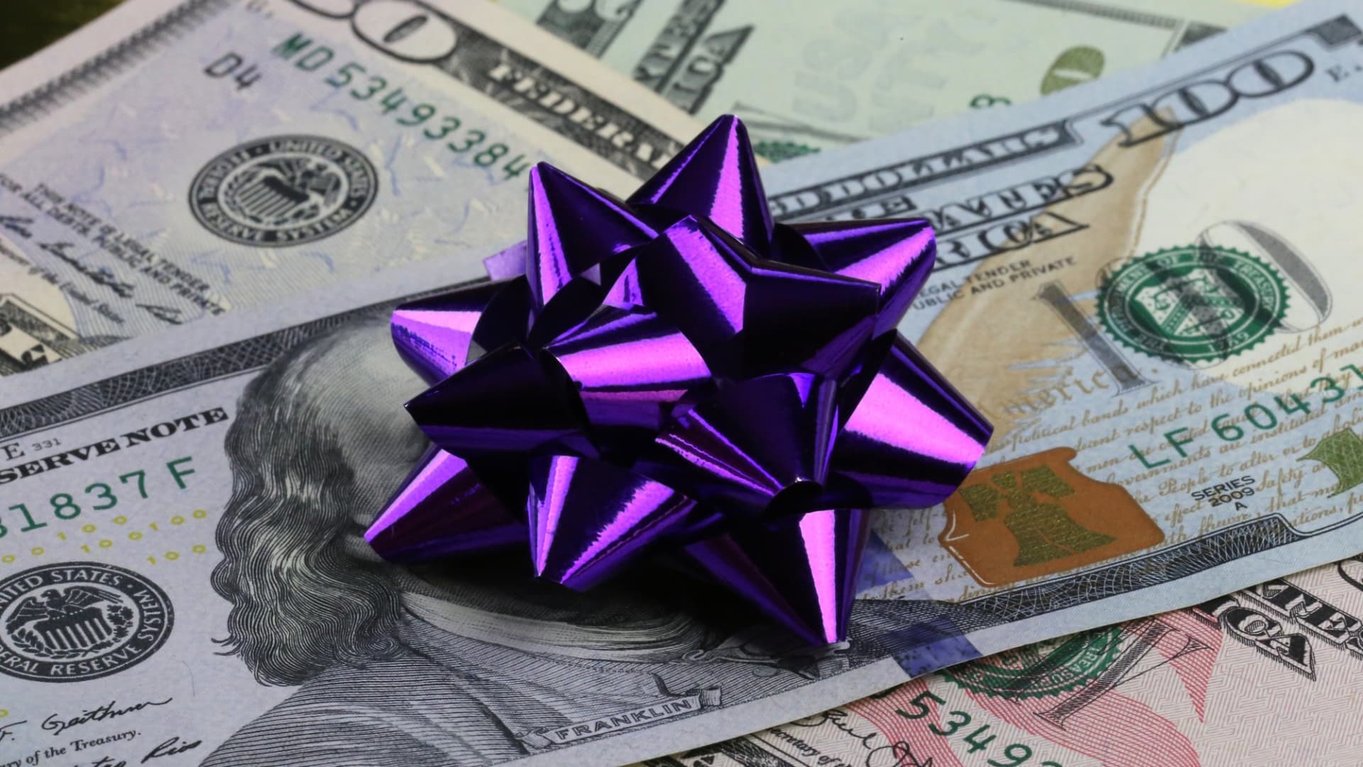 Donor-advised fund giving surges as tax cuts expire and stocks soar