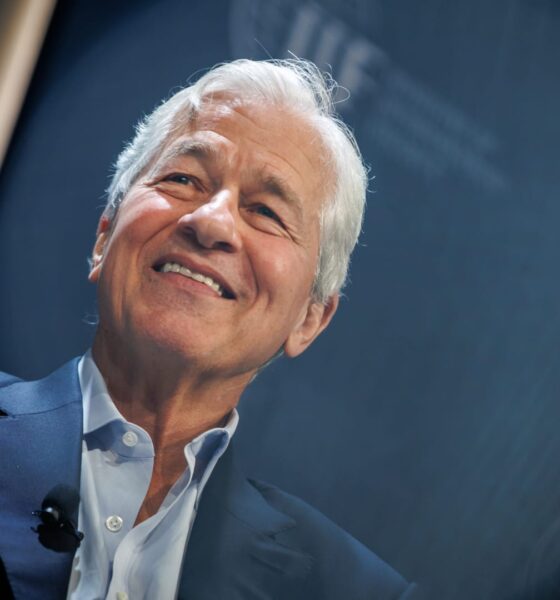 JPMorgan Chase reaches deal to become Apple credit card issuer, source says