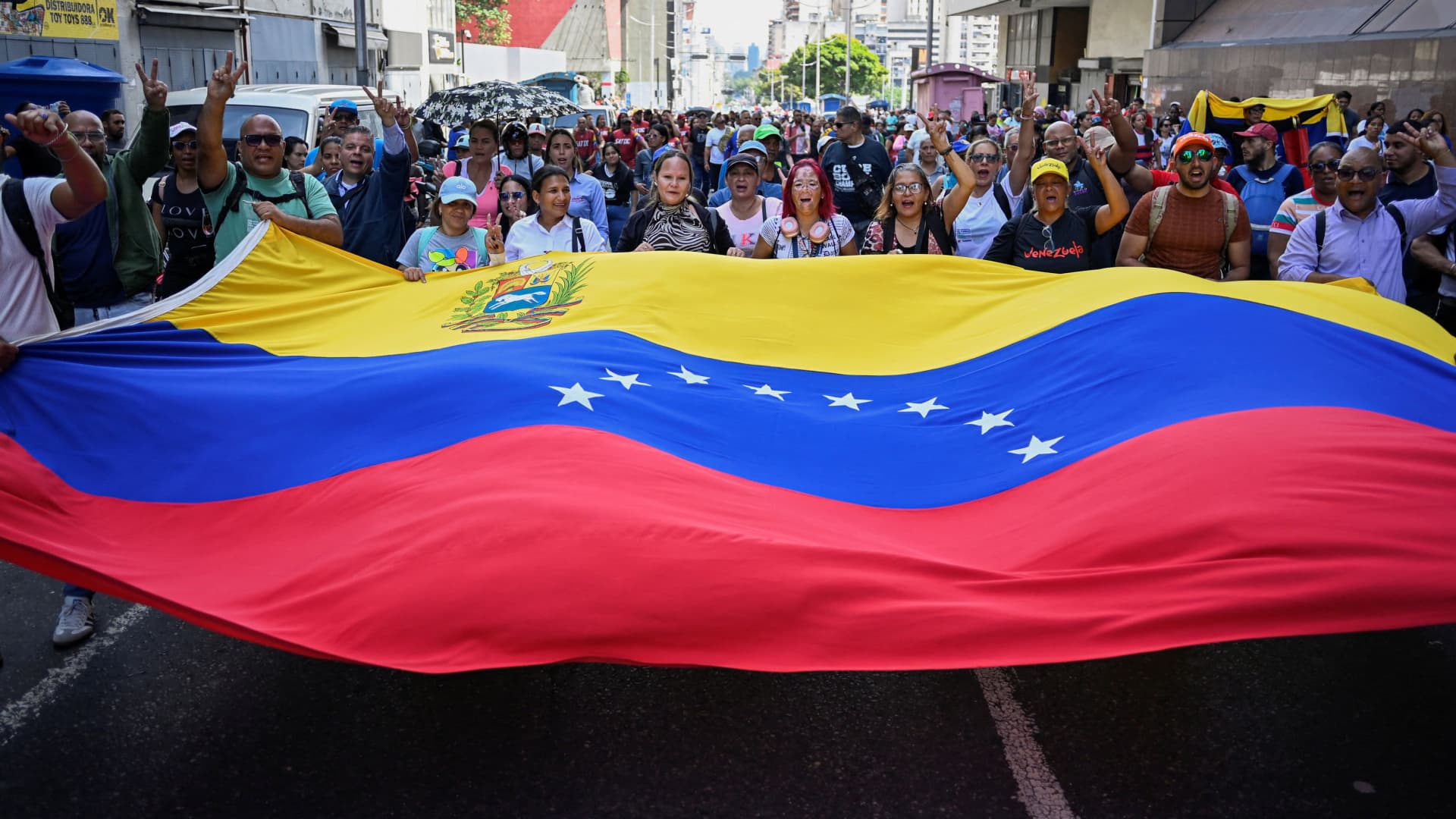 Venezuela bonds are the hottest trade on Wall Street this week, but risks remain