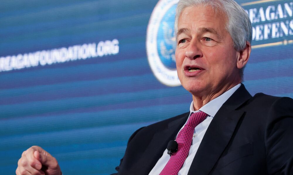 Trumpt threatens to sue JPMorgan Chase for 'debanking' him