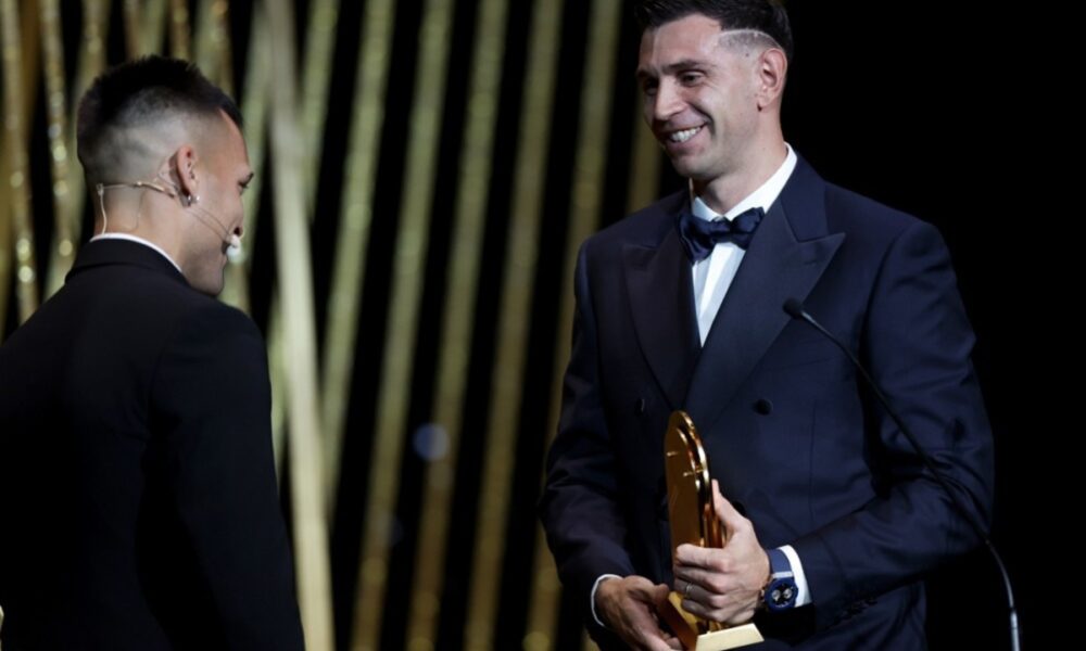 Argentine and Inter forward Lautaro Martinez (L) presents Argentine and Aston Villa goalkeeper Emiliano Martinez the Yashin Trophy for the best goalkeeper at the Ballon d'Or 2024 ceremony at the Theatre du Chatelet in Paris, France, 28 October 2024. EPA-EFE/MOHAMMED BADRA
