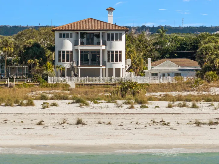 0129-Hulk-Hogan-Home-SUB-1