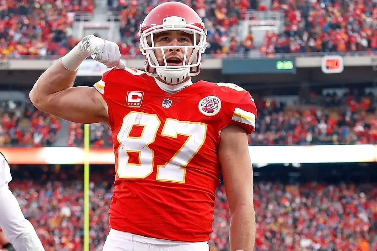 Devin White crowns Travis Kelce as the best ever ahead of his possible final