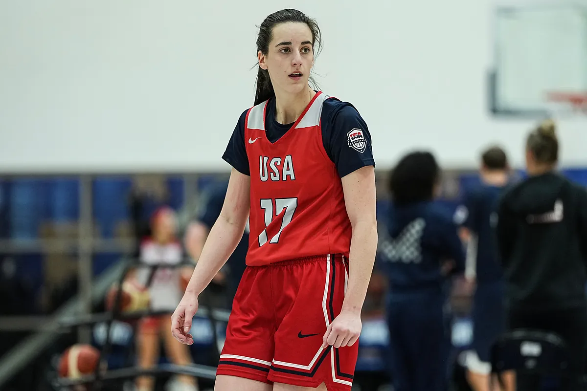 Caitlin Clark explains to Travis Kelce the meaning behind her late 2025 number switch