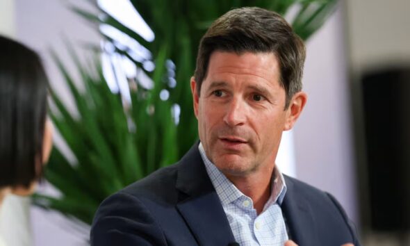 Charles Schwab Is Back on Offense. Its Stock Is a Buy.