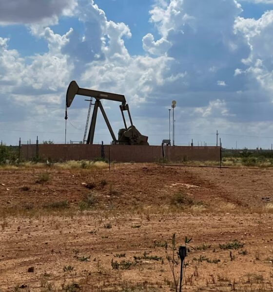 Oil Futures Open Year Lower on Oversupply Concerns