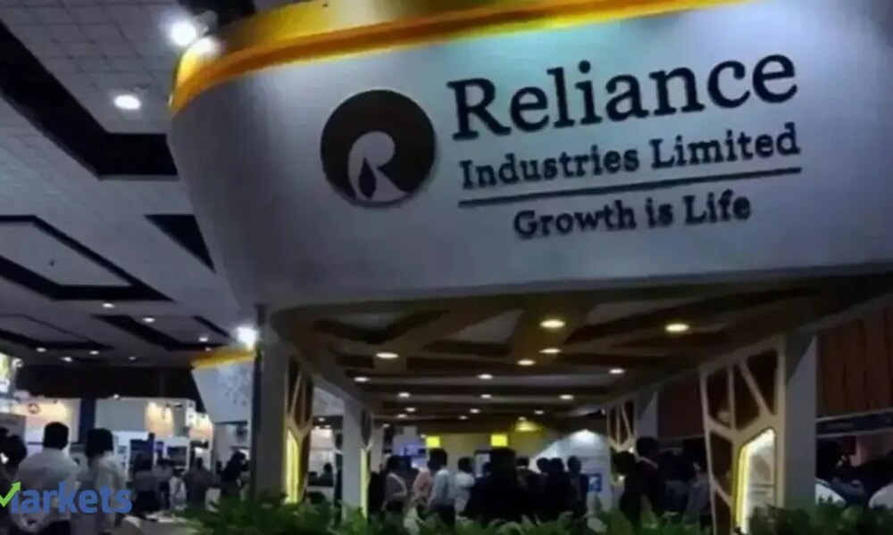 RIL market value falls Rs 94,000 crore in a day