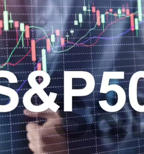 S&P 500 ends lower, AI stocks buoy Nasdaq