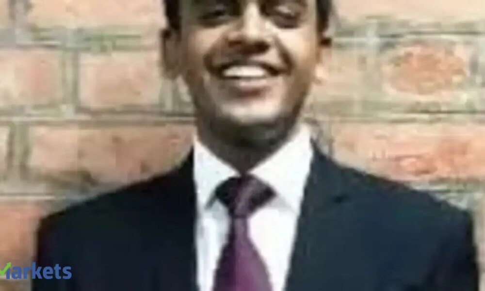 Regulatory chatter on commissions puts insurance stocks under the lens