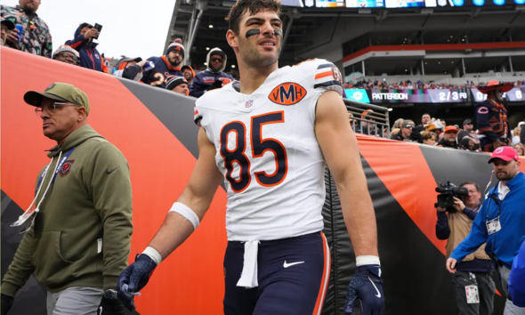 Bears TE Cole Kmet teases sister over Packers loyalty before Wild Card clash