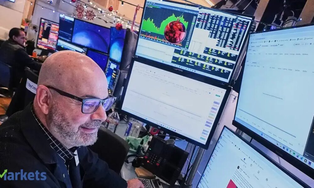 Wall Street ends mixed as tech dips, defense stocks rally