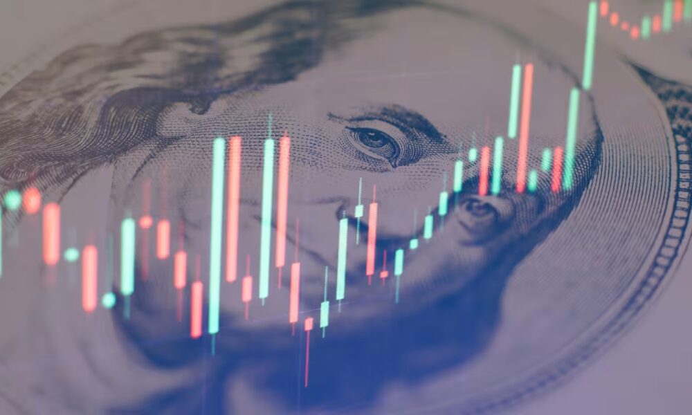 Dollar Extends Gains With Jobs Data and Potential Tariff Ruling in Focus