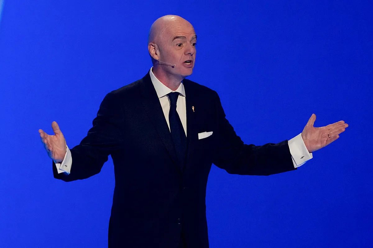 Gianni Infantino showed up fully dressed to support the Patriots