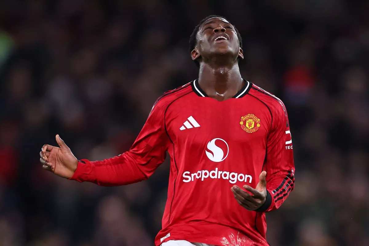 Kobbie Mainoo reacts