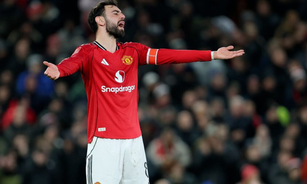 Bruno Fernandes gestures