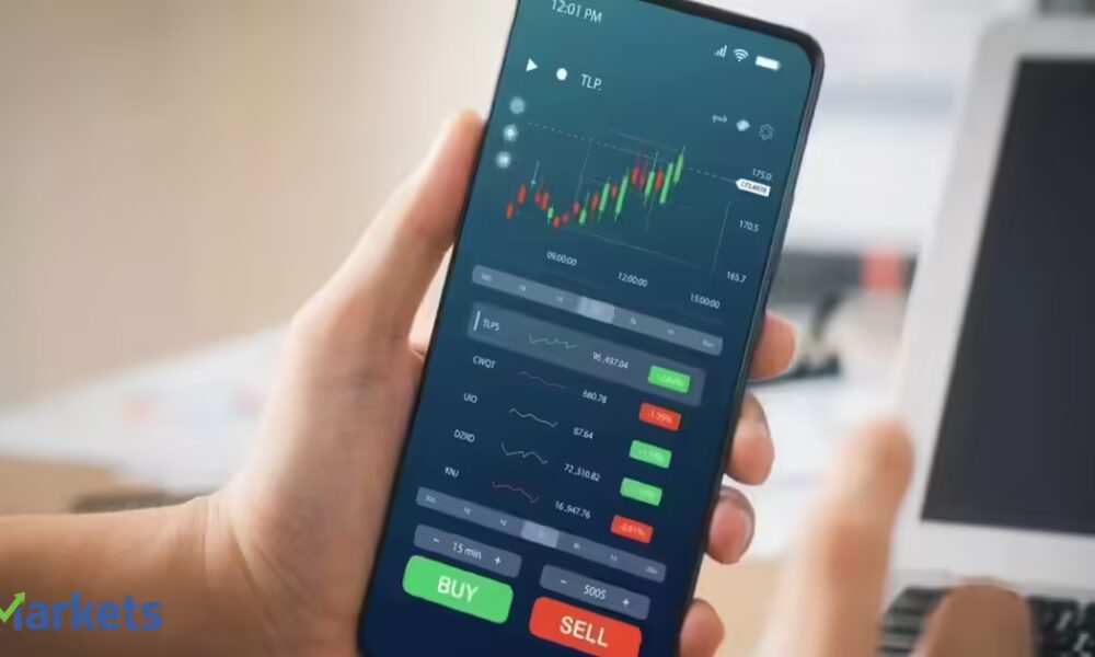 Nifty consolidates below 25,900 as markets await decisive trigger