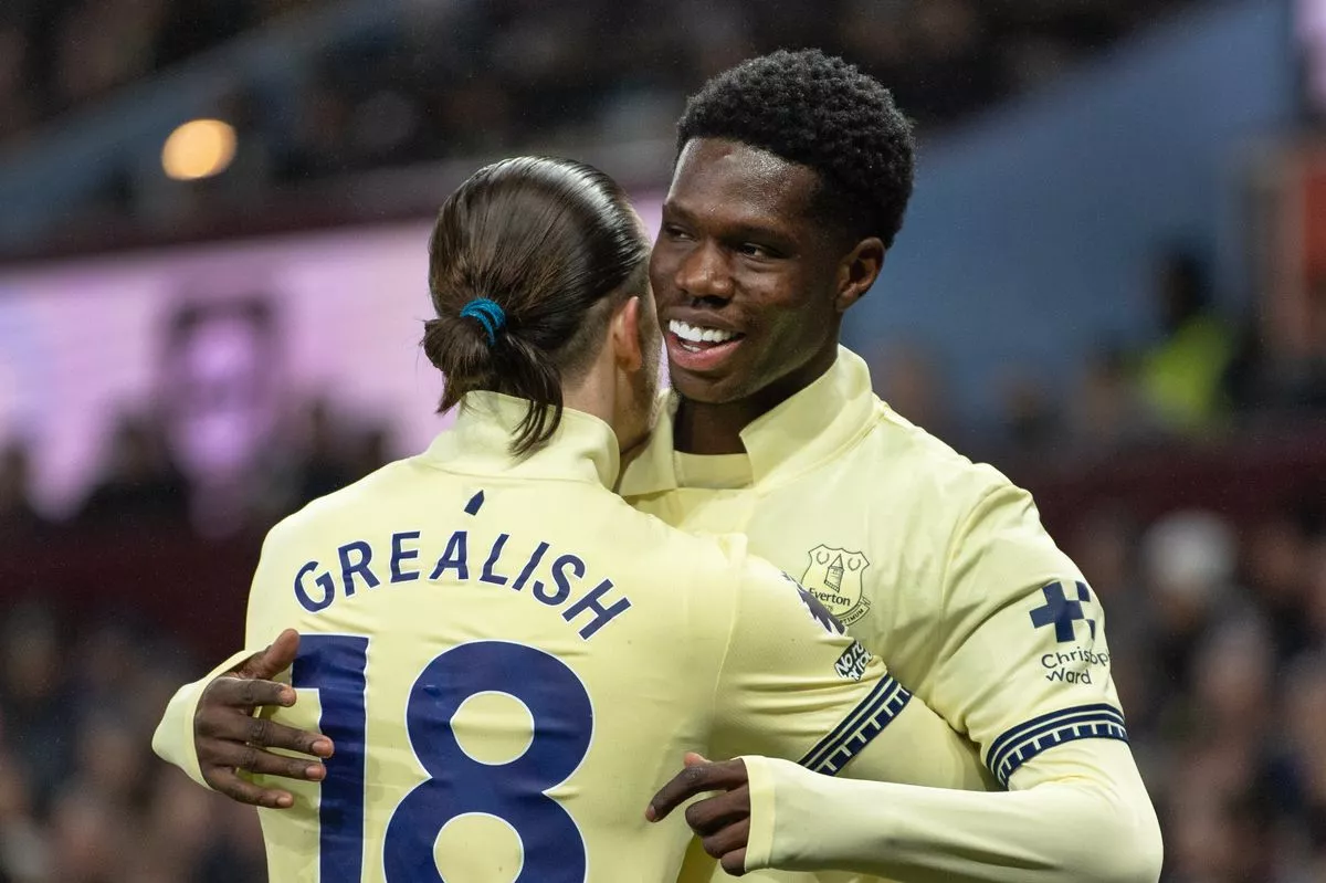 BIRMINGHAM, ENGLAND - JANUARY 18: Thierno Barry of Everton celebrates scoring with team mate Jack Grealish during the Premier League match between Aston Villa and Everton at Villa Park on January 18, 2026 in Birmingham, England. (Photo by Visionhaus/Getty Images)