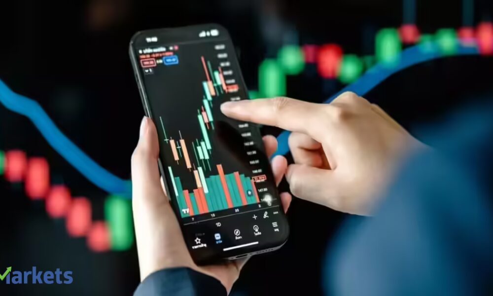 Q3 earnings growth muted as IT weighs, banks lend support