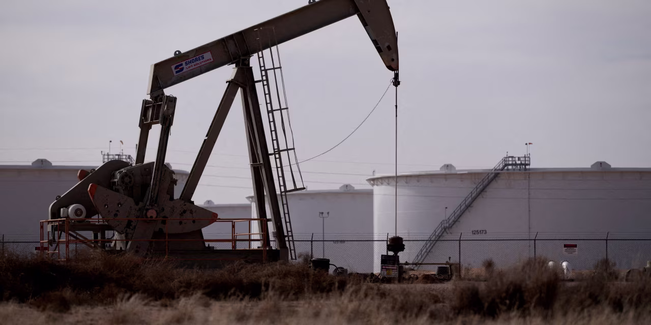 U.S. Crude Oil Stockpiles Post Weekly Decline as Imports Fall