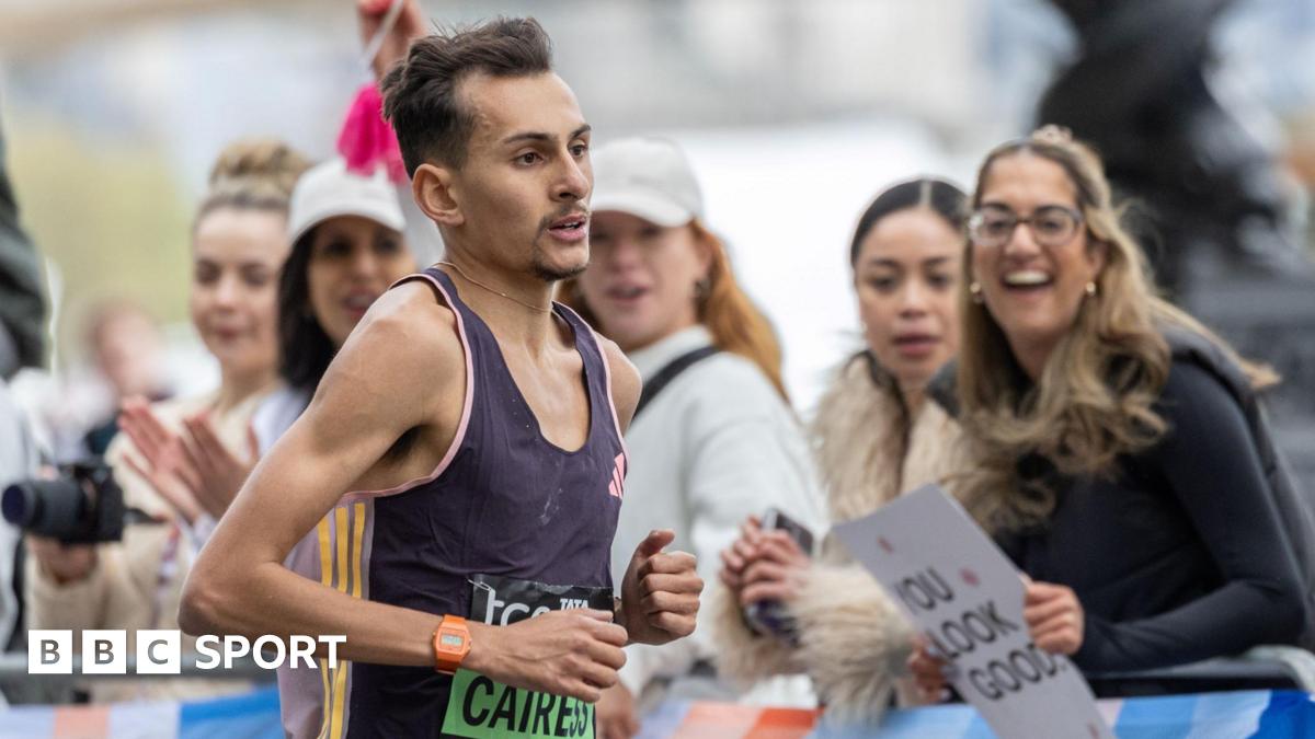 Emile Cairess competes at the 2024 London Marathon