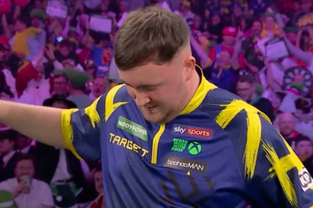 BREAKING: Luke Littler battles wasp in darts final as Ally Pally crowd coin new chant