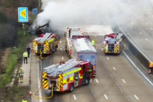 M25 traffic LIVE as motorway closed due to lorry fire chaos
