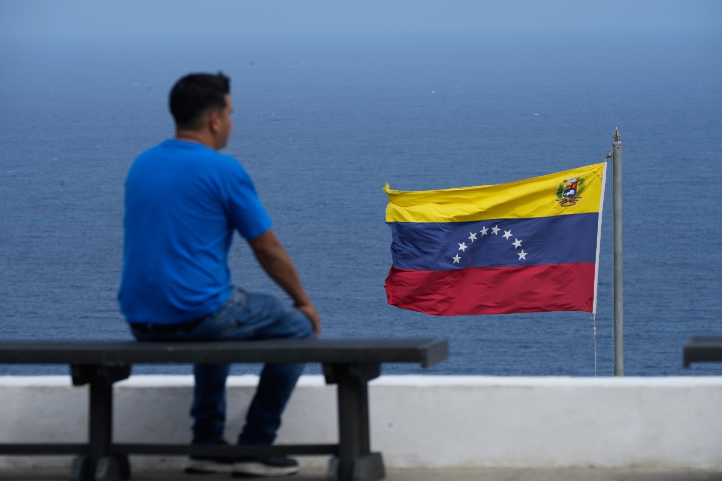 Oil prices unlikely to rise far on Venezuelan turmoil