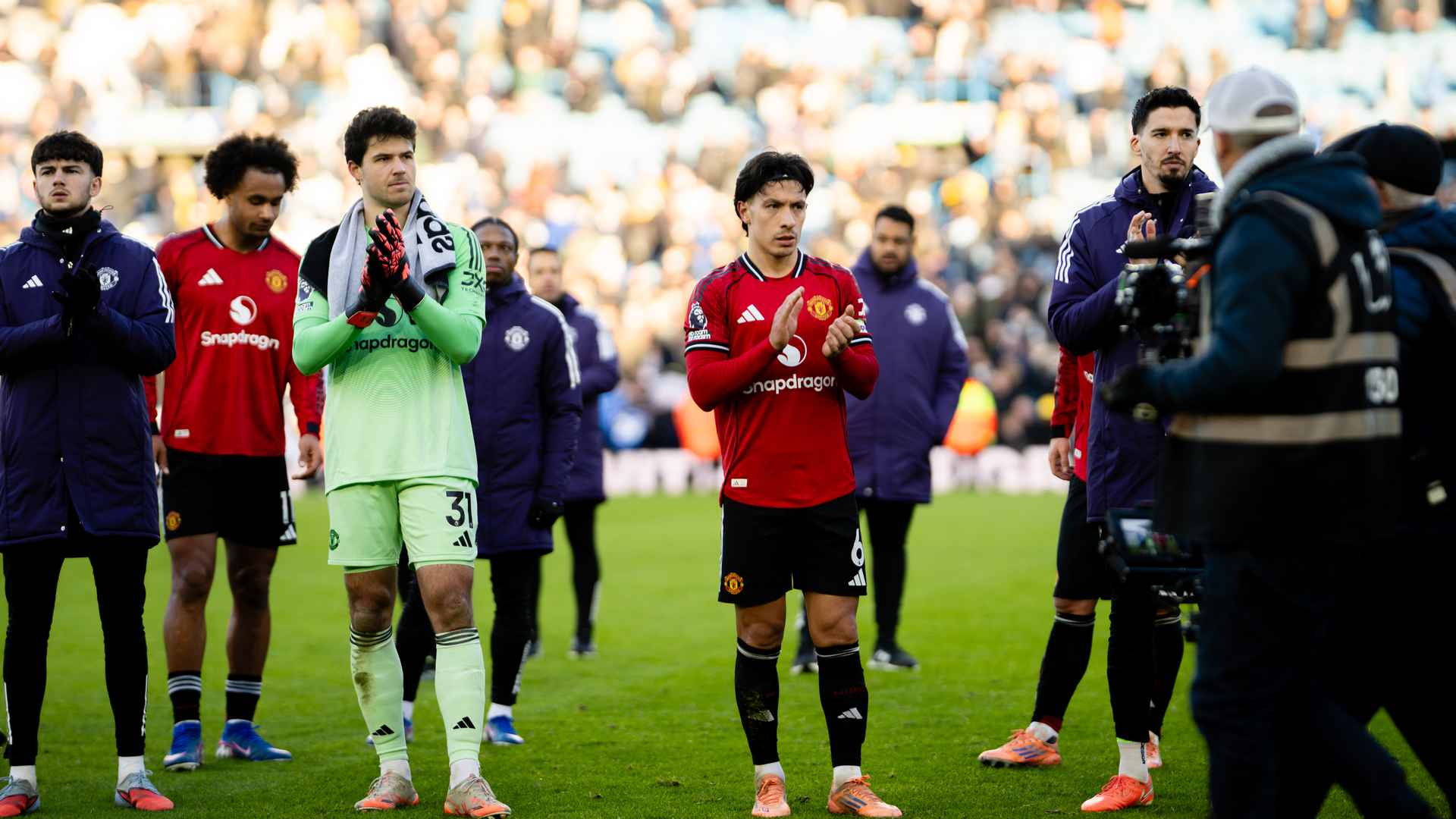 Man Utd keep a lid on white-hot Elland Road atmosphere