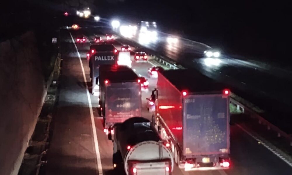 M61 close after 2 left with multiple injuries in motorway crash