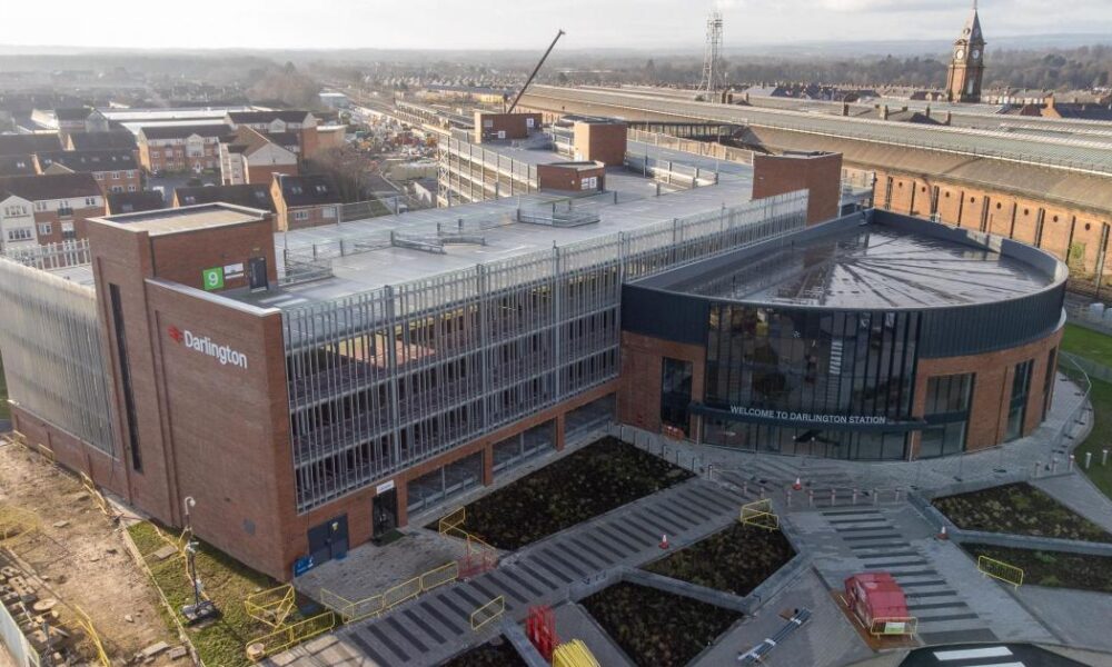 Signs erected as work continues at Darlington Station