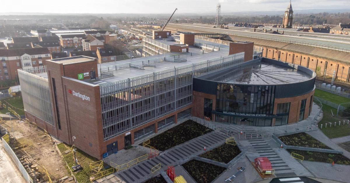 Signs erected as work continues at Darlington Station