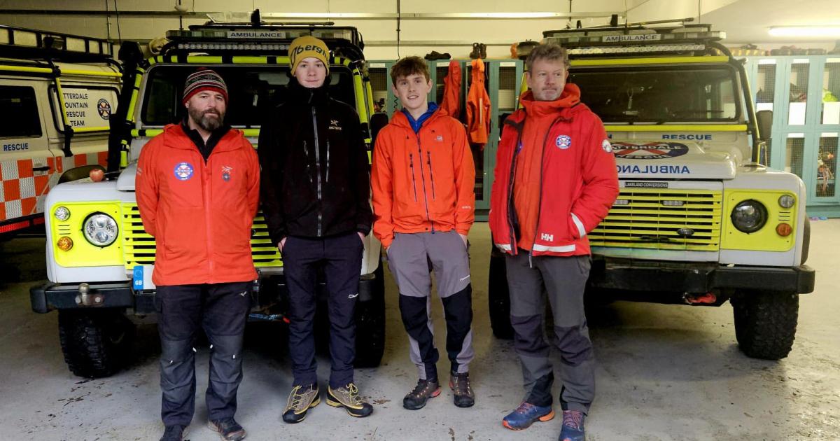 Teenagers praised after guiding people off Striding Edge