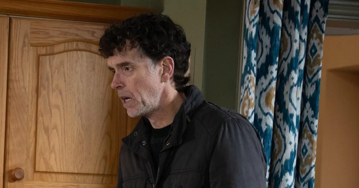 Marlon grabs a knife in Emmerdale as Paddy is left reeling by tragedy | Soaps