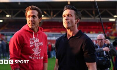 Ryan Reynolds and Rob Mac at the Cae Ras