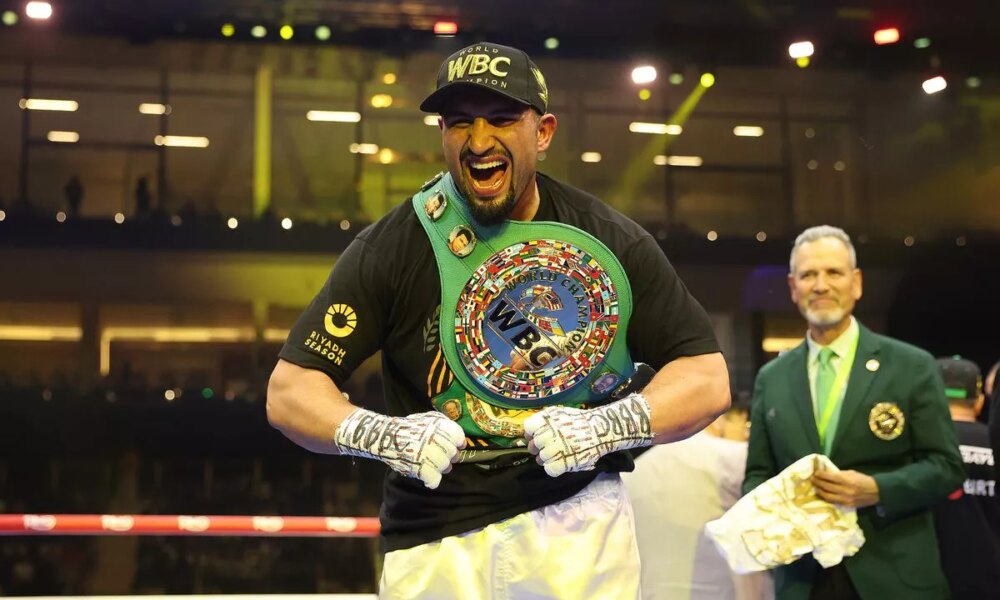 Agit Kabayel celebrates winning the WBC interim heavyweight title against Zhilei Zhang last year