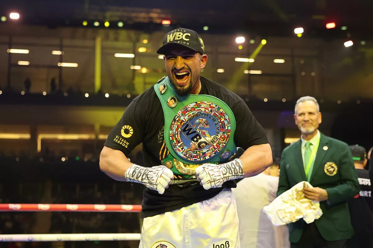 Agit Kabayel celebrates winning the WBC interim heavyweight title against Zhilei Zhang last year