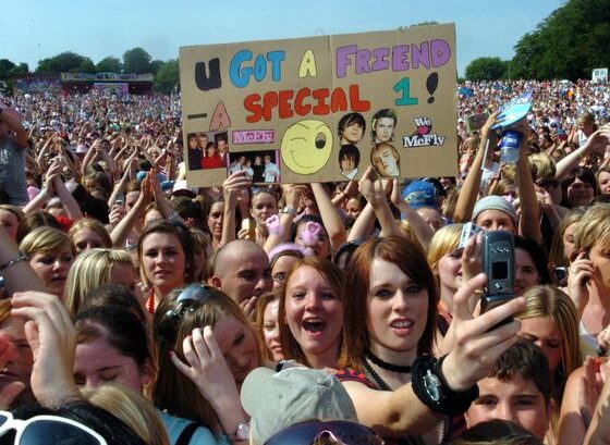 33 photos that tell the story of 2006 in Wales, which was somehow 20 years ago