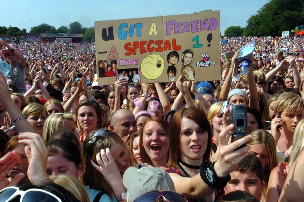 33 photos that tell the story of 2006 in Wales, which was somehow 20 years ago