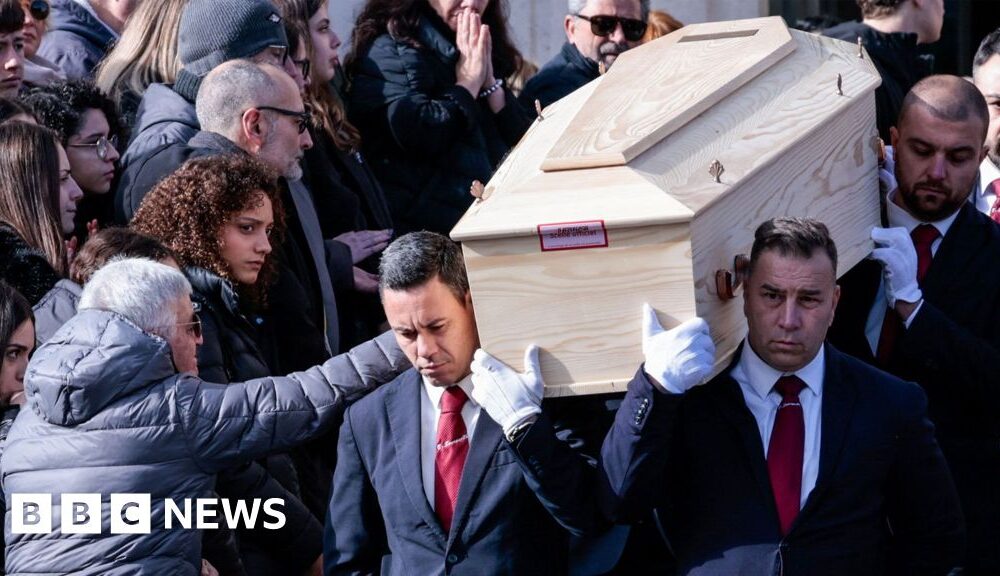 Anger at Swiss ski bar resort at failure to protect people