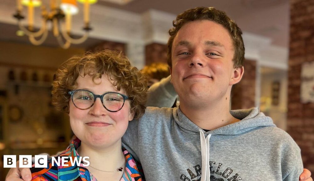 The teenage cousins living with inoperable brain tumours