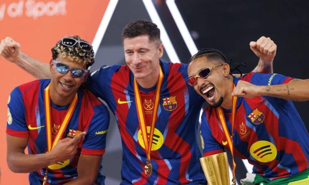 Barcelona celebrate winning the Supercopa de Espana