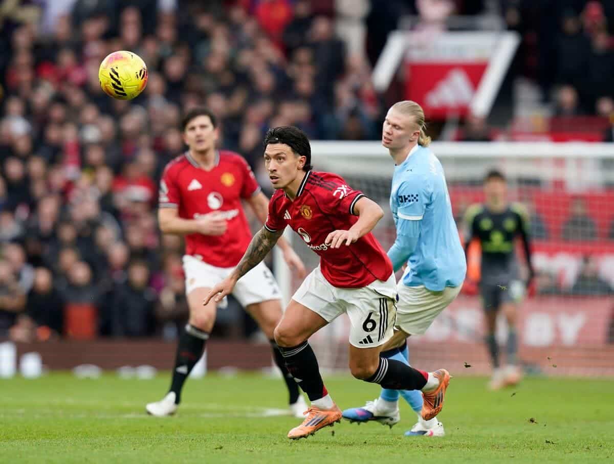 Angry Manchester United defender Martinez challenges Scholes to repeat mocking remarks