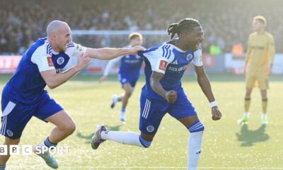 Crystal Palace players celebrate lifting the FA Cup