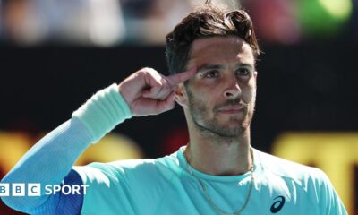 Lorenzo Musetti points to his head